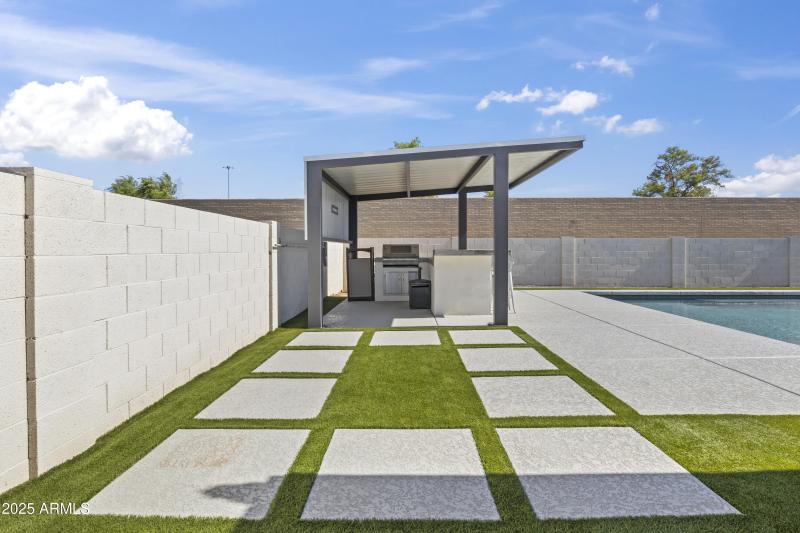 Outdoor Grill Bar Area