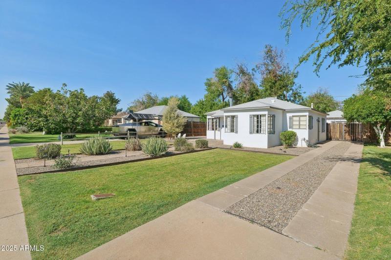 2-web-or-mls-1110-w-heatherbrae-dr