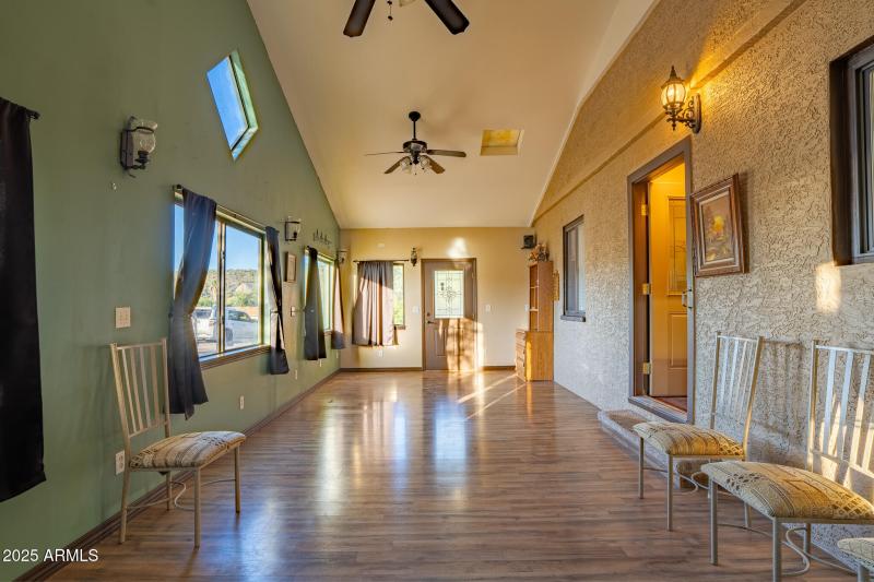 7RV06100-HDR-2 (1) 18870 frnt room