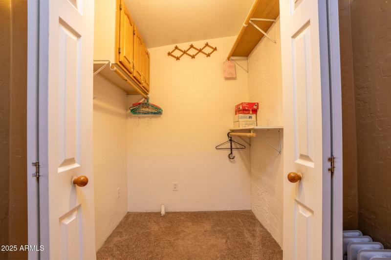 7RV06280-HDR-2 18870 master bedroom clos