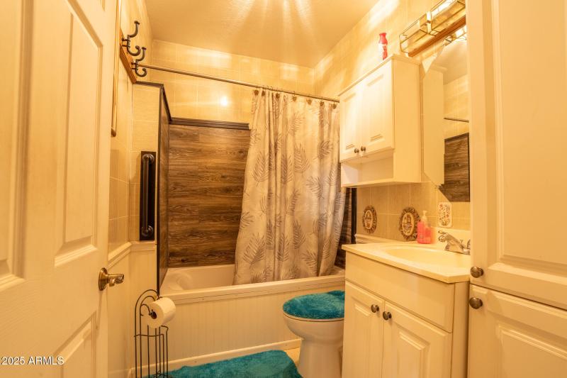 7RV06290-HDR-3 18870 Guest Bathroom