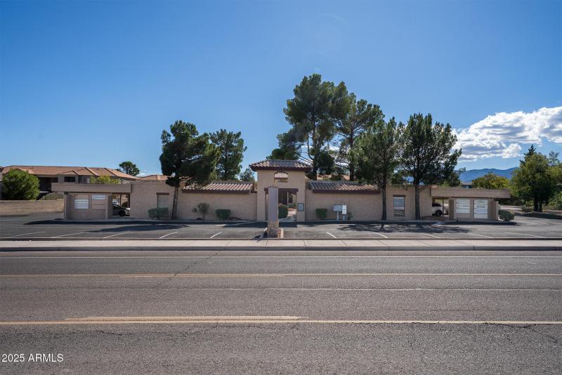 EIland Plaza_Exterior 4