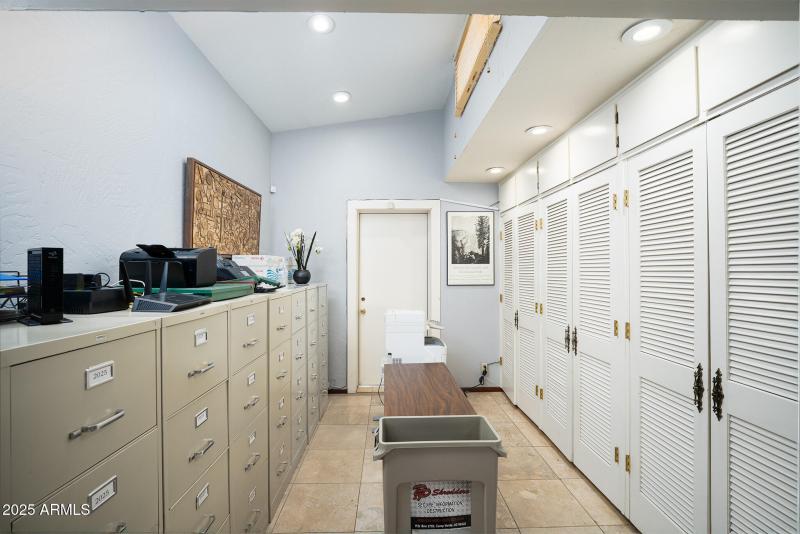 EIland Plaza_Office 2_4