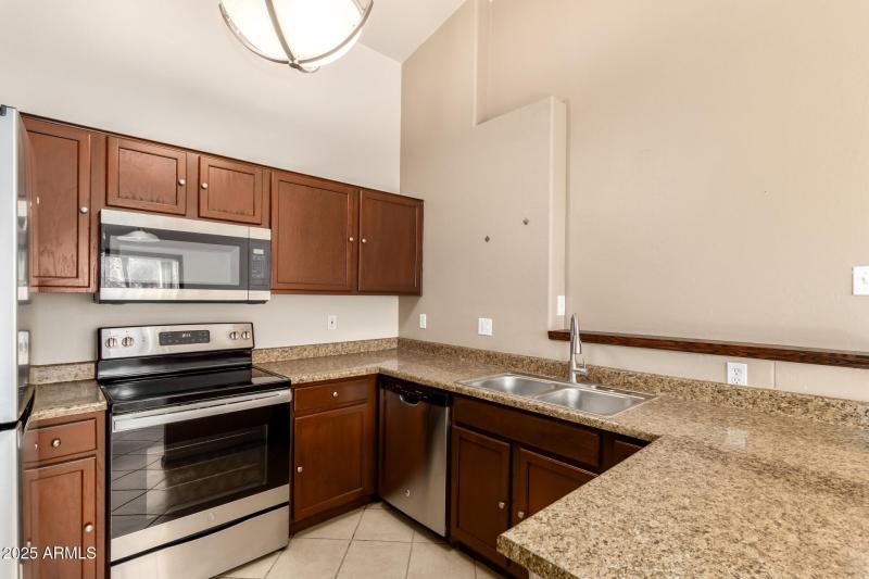 Kitchen with Peninsula