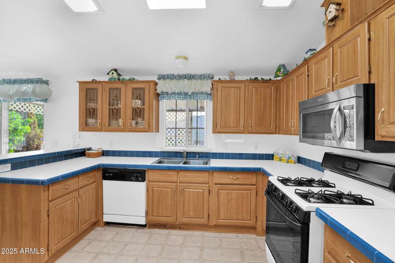 Kitchen - Tons of Counterspace