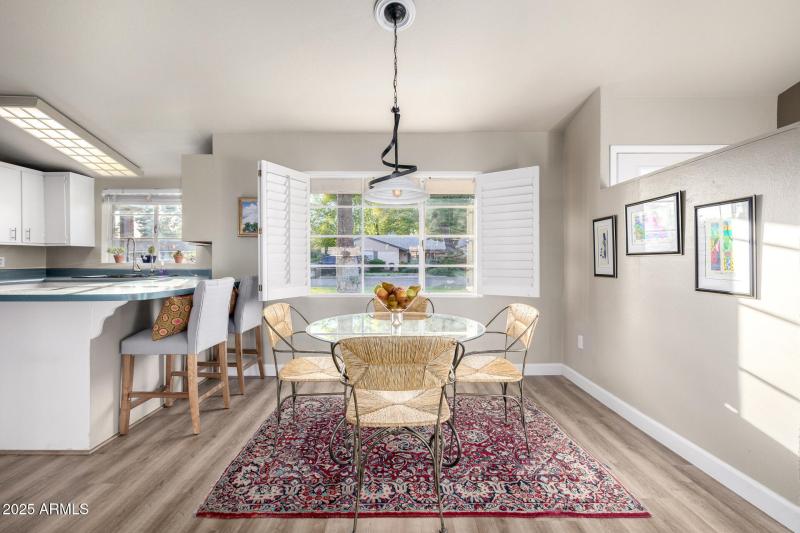 Eat-in Kitchen and Breakfast Bar