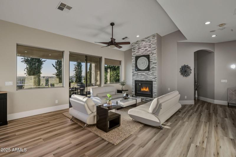 20-web-or-mls-18422 N 14th St Phoenix, A