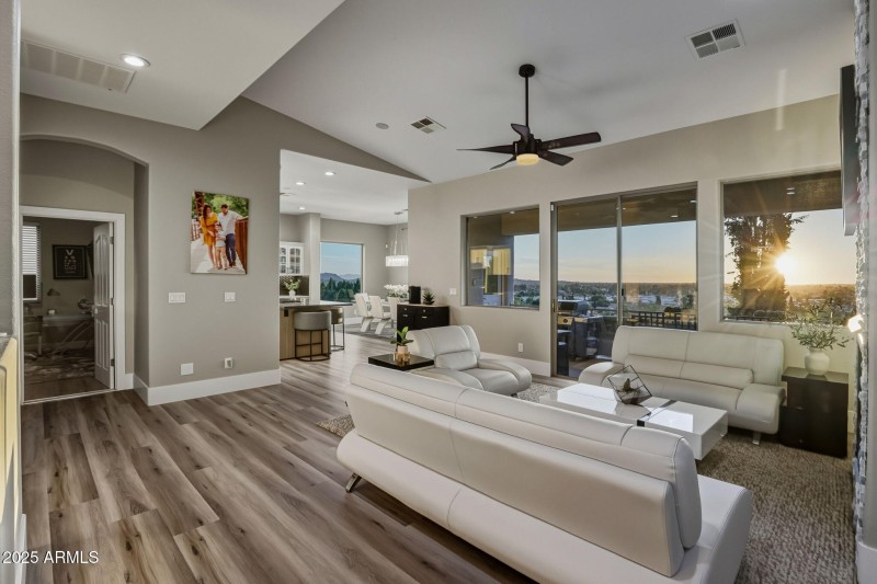 23-web-or-mls-18422 N 14th St Phoenix, A