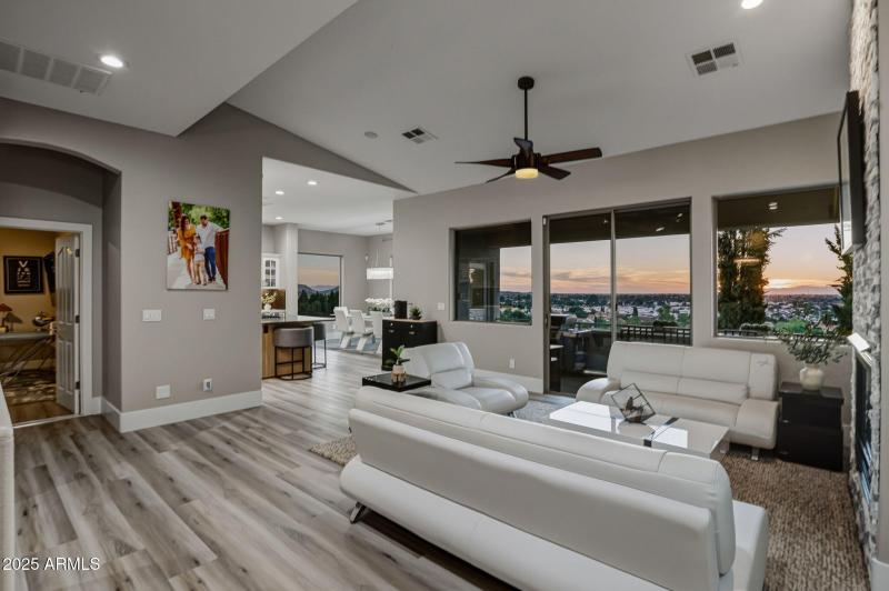 24-web-or-mls-18422 N 14th St Phoenix, A