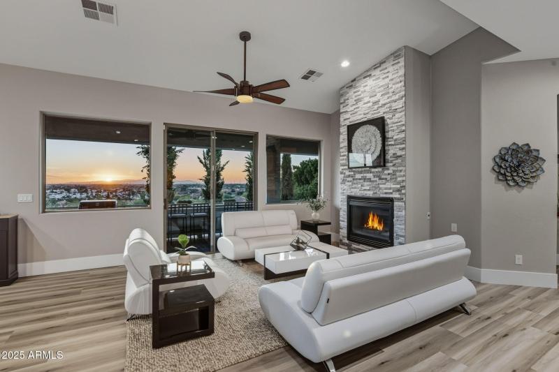 25-web-or-mls-18422 N 14th St Phoenix, A