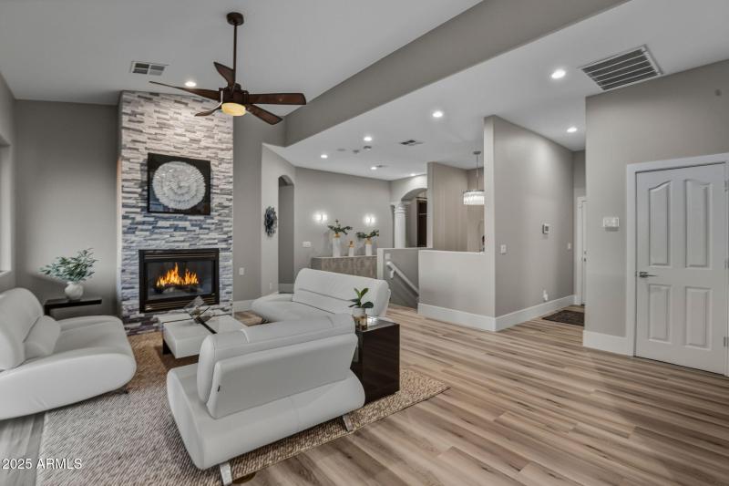 26-web-or-mls-18422 N 14th St Phoenix, A