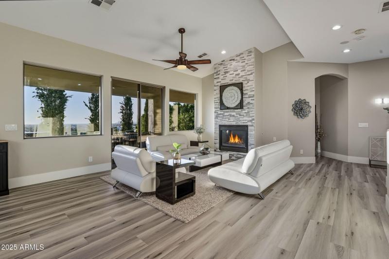 27-web-or-mls-18422 N 14th St Phoenix, A