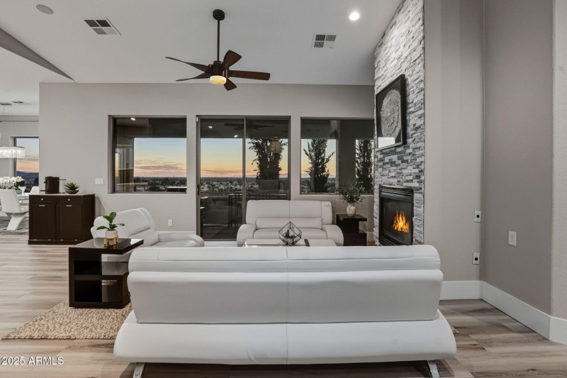 29-web-or-mls-18422 N 14th St Phoenix, A