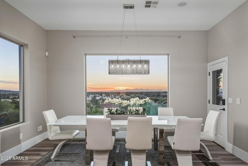 52-web-or-mls-18422 N 14th St Phoenix, A