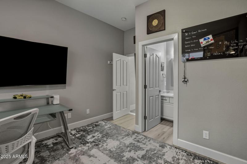 54-web-or-mls-18422 N 14th St Phoenix, A