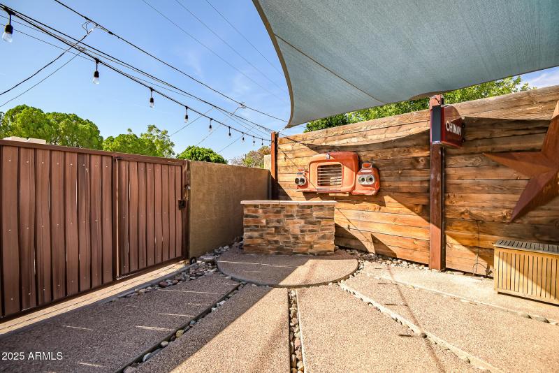 ECBF15F3-DA30-434D-8B16-F54A27E30B4F