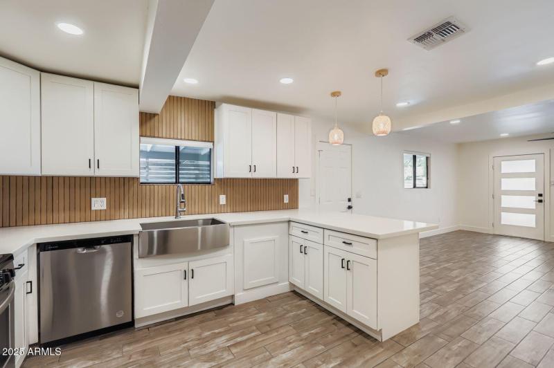 1107 W Roosevelt St - Web Quality - 014