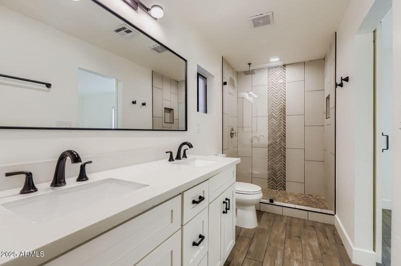 1107 W Roosevelt St - Web Quality - 021