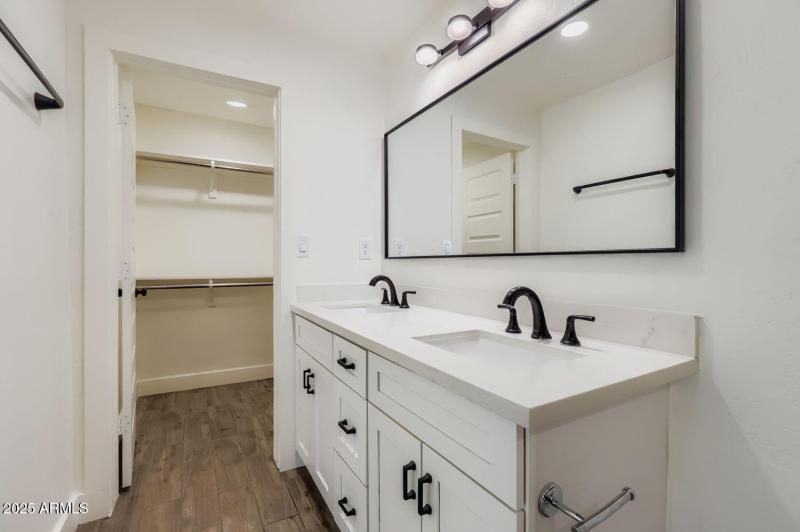 1107 W Roosevelt St - Web Quality - 022