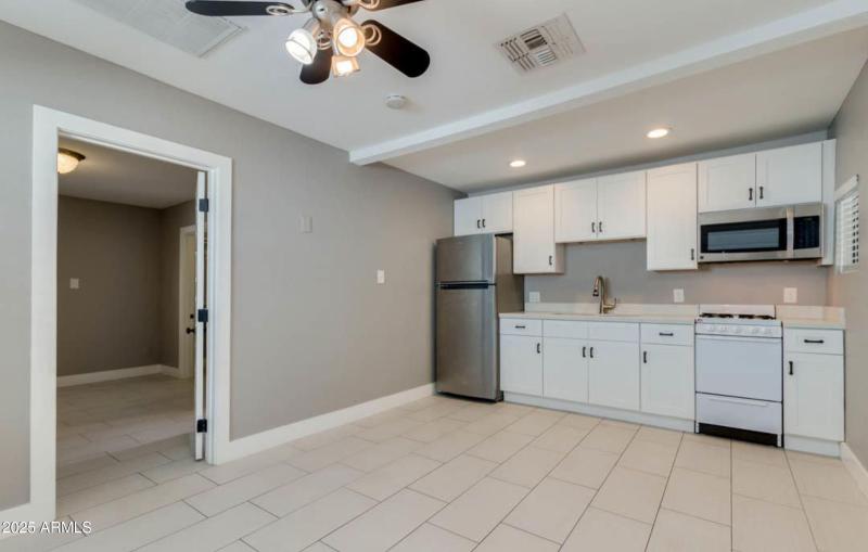 Roosevelt 2 kitchen 2