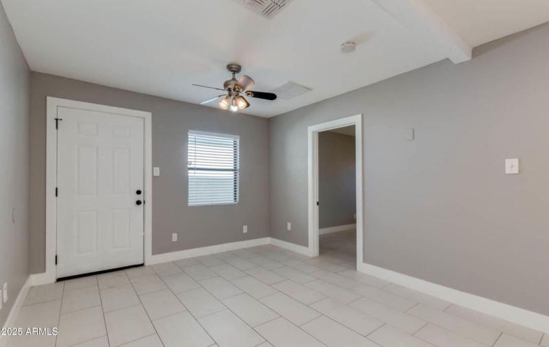 Roosevelt 2 living 2