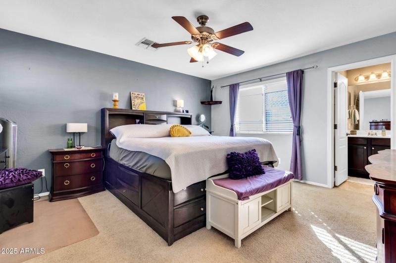 4131 E Oakland St-19