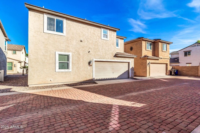 4131 E Oakland St-31