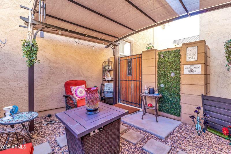 4131 E Oakland St-32