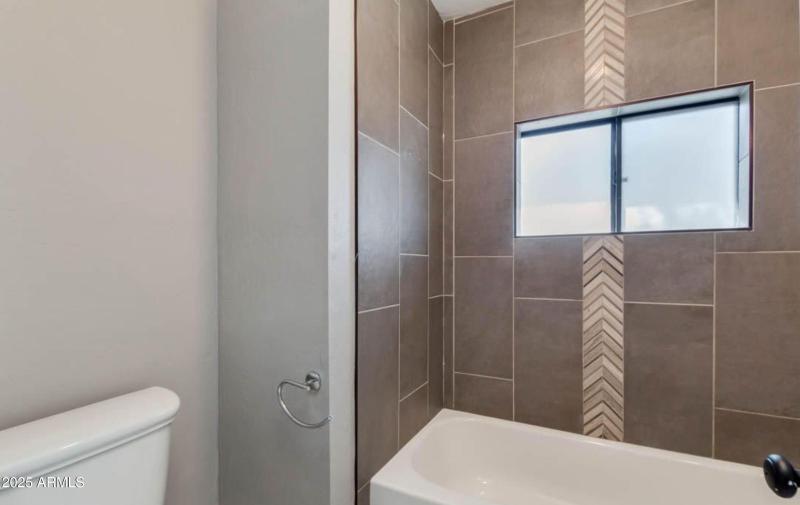 Roosevelt 2 bathroom