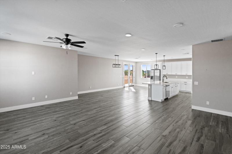 05-Living too Kitchen