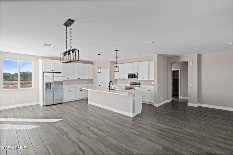 10-Dining to Kitchen