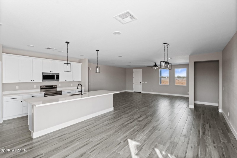 11-Dining to Kitchen