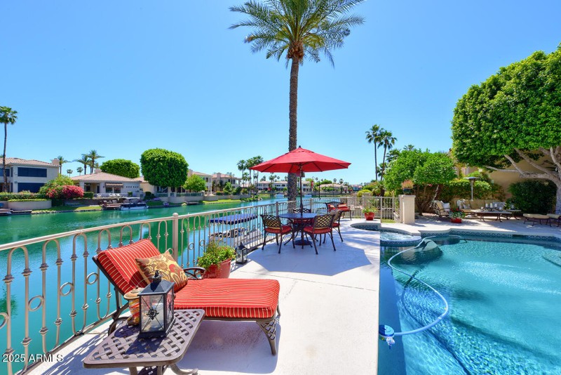 ENJOY BOATING ON 5 MILES OF WATERWAY