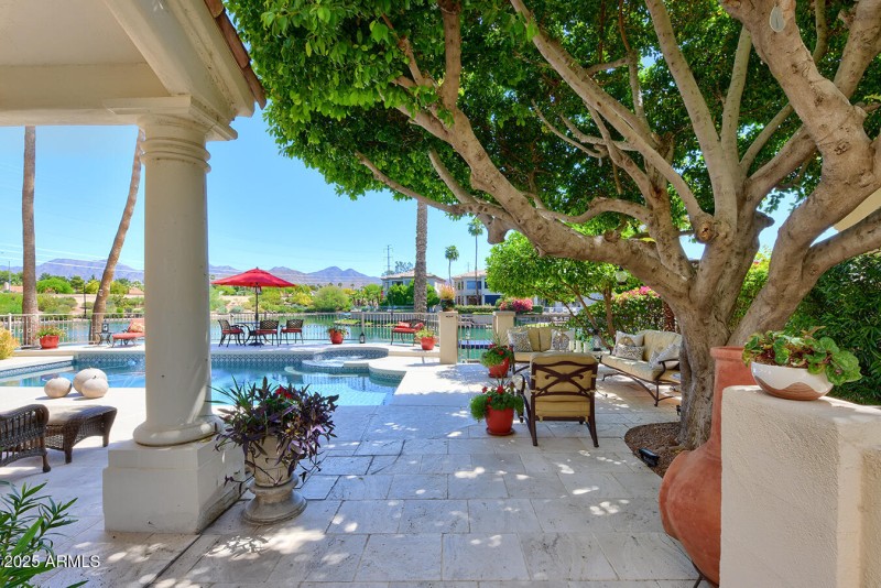 ENJOY YOUR FAVORITE BEVERAGE UNDER TREE