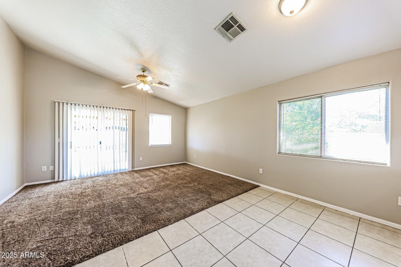 3-photo-Living-Room-24232984-6ec2-41a8-b