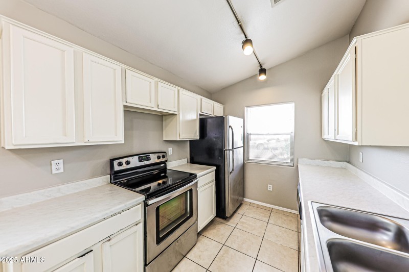 7-photo-Kitchen-8c3b0e6f-57a7-4b15-a07a-