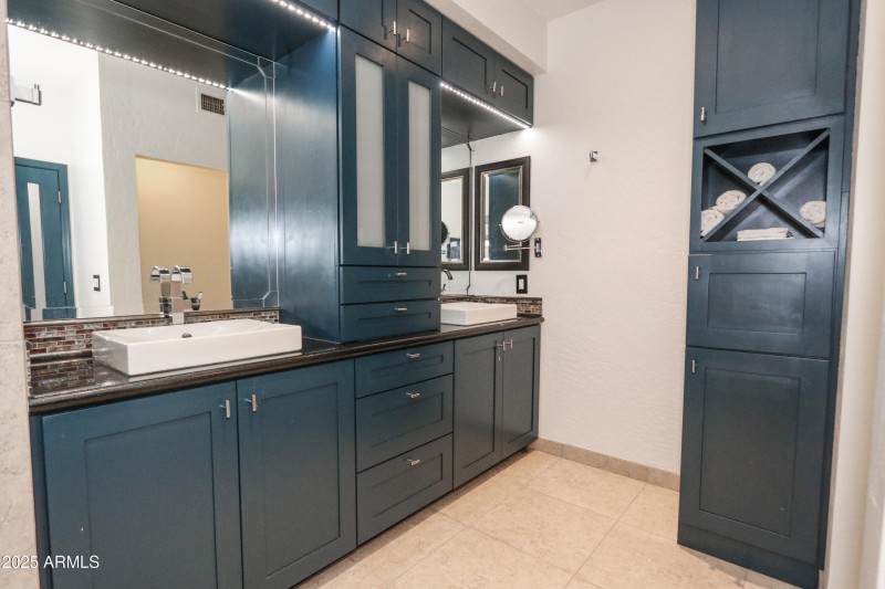 23 Double Sinks and Lots of Storage in P