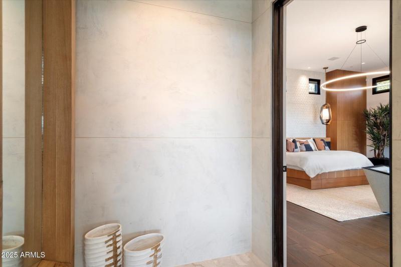 020-Primary Bedroom Foyer