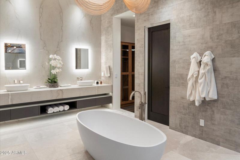 085-Primary Bathroom