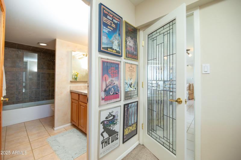 32 Guest bath with entry