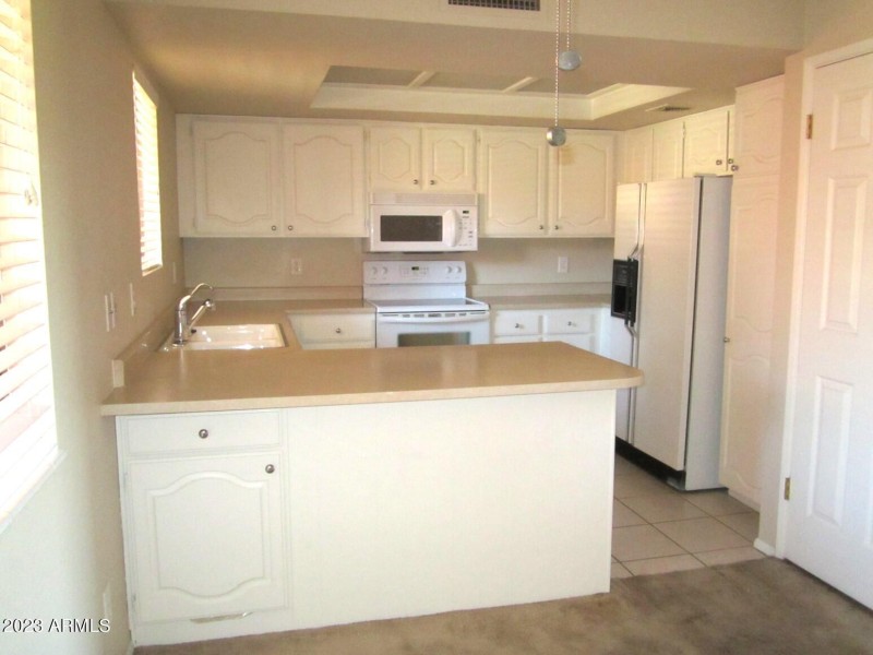 12 232 LIGHT & BRIGHT