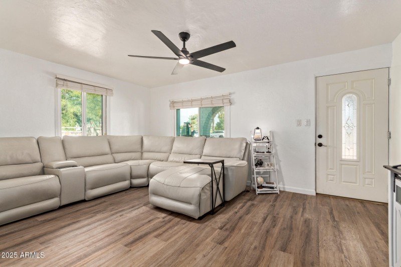 Entry Living room - 9th St