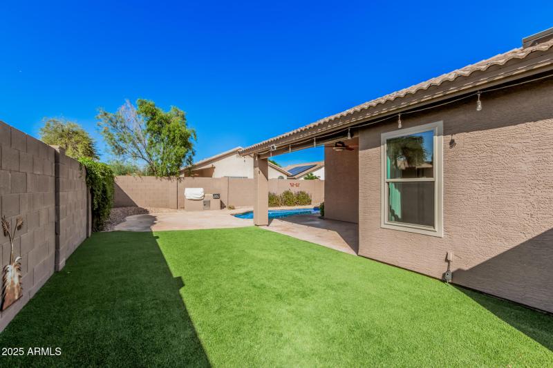 Side Yard - Turf Yard