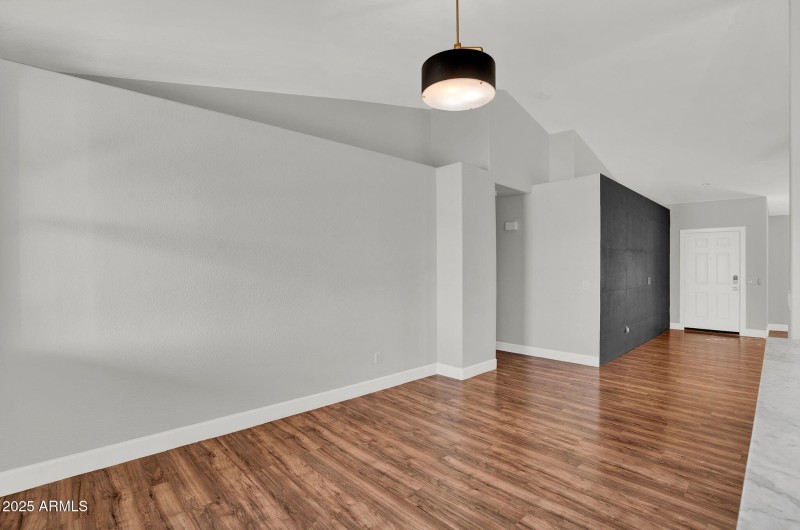 7-web-or-mls-8406 W Dahlia Dr -11