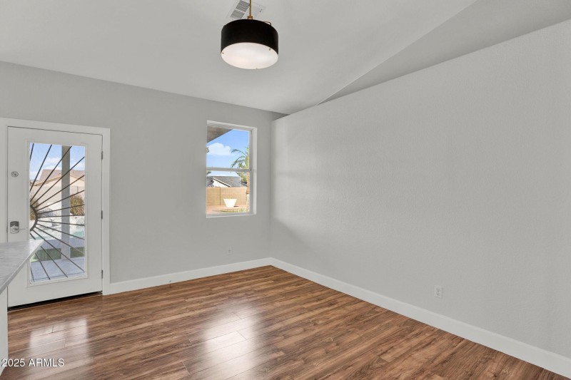 10-web-or-mls-8406 W Dahlia Dr -10