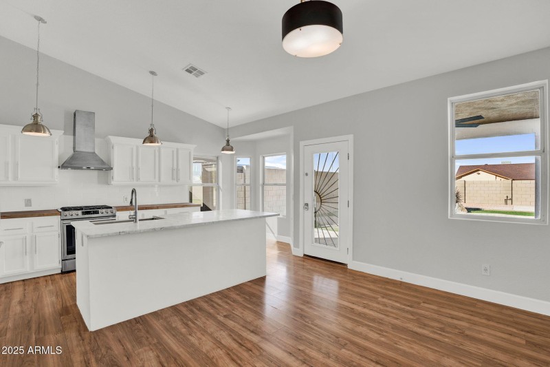 13-web-or-mls-8406 W Dahlia Dr -17