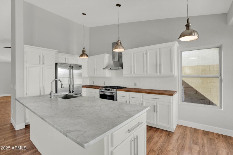 17-web-or-mls-8406 W Dahlia Dr -20