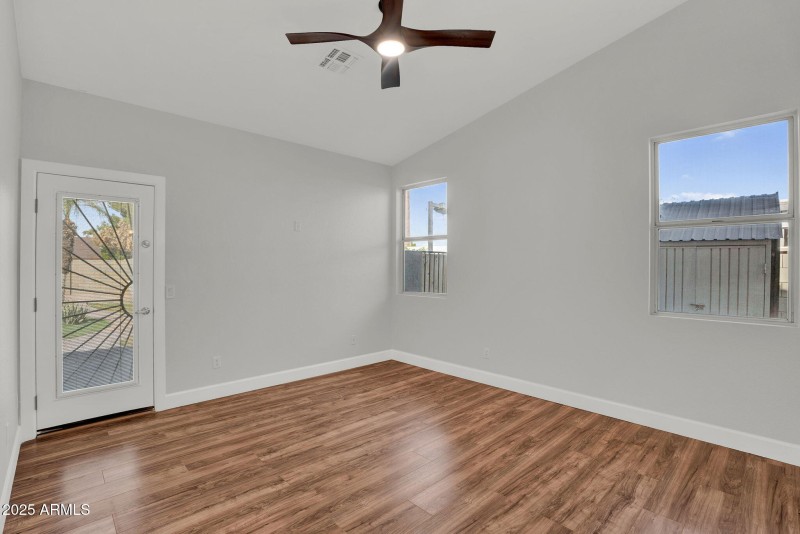 25-web-or-mls-8406 W Dahlia Dr -25