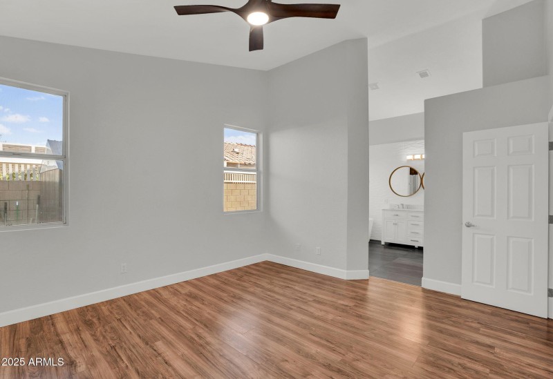 28-web-or-mls-8406 W Dahlia Dr -27