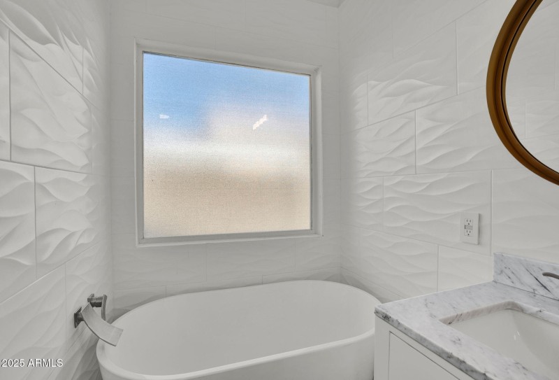 31-web-or-mls-8406 W Dahlia Dr -31